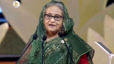আমড়া বিক্রি করা টাকায় অসহায়দের ছাতা কিনে দিলেন জেরিন