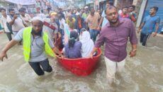 কুমিল্লায় জলাবদ্ধতায় পরীক্ষার্থীদের পাশে প্রশাসক ইউসুফ মোল্লা টিপু
