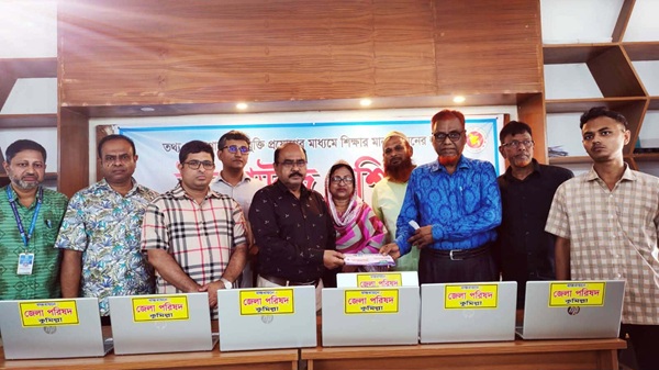 কুমিল্লার বিভিন্ন শিক্ষা প্রতিষ্ঠান পরিদর্শনে জেলা পরিষদের প্রশাসক মো. মোস্তাক মিয়া