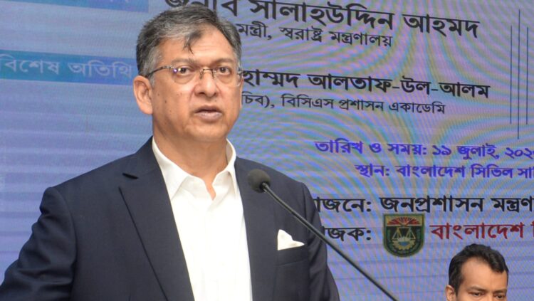 সরকারি কর্মকর্তা-কর্মচারীদের দেশপ্রেম ও সততার সাথে দায়িত্ব পালন করতে হবে : স্বরাষ্ট্রমন্ত্রী