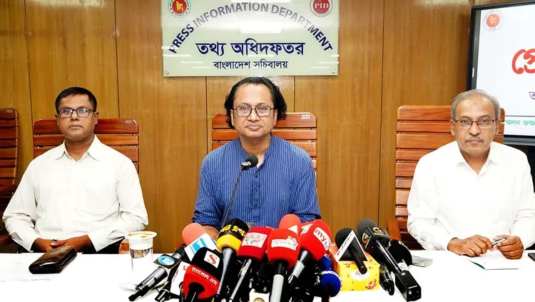 সাইবার বুলিংয়ের বিরুদ্ধে সরকার কঠোর অবস্থান নিয়েছে: তথ্য উপদেষ্টা