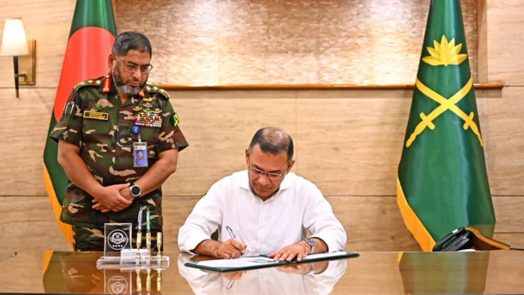 আধুনিক ও প্রযুক্তিনির্ভর সেনাবাহিনী গড়তে সরকার বদ্ধপরিকর : প্রধানমন্ত্রী