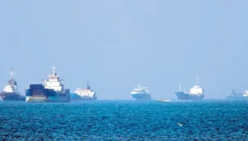 হরমুজ প্রণালীতে ৬টি জাহাজ থামিয়ে দিল ইরান
