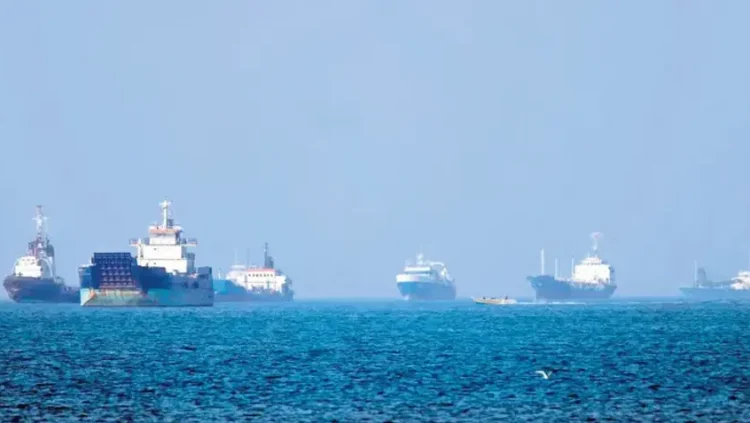 হরমুজ প্রণালীতে ৬টি জাহাজ থামিয়ে দিল ইরান