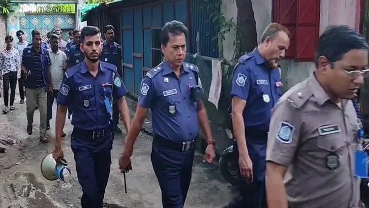 লক্ষ্মীপুরে পুলিশের মাদকবিরোধী অভিযান; গ্রেপ্তার ১