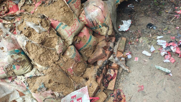 বাকেরগঞ্জে বিস্ফোরণে নারী-শিশুসহ ৩ জন দগ্ধ