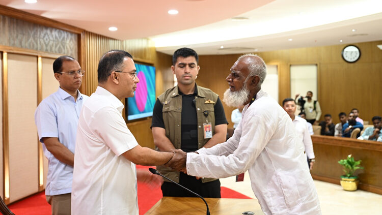 গুম-খুনের শিকার এবং জুলাইয়ে শহীদ ও আহত পরিবারের ৭৪ জনকে চাকুরির নিয়োগপত্র প্রদান প্রধানমন্ত্রীর