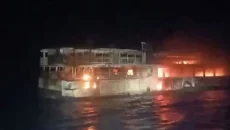 ফিলিপাইনে ফেরিতে আগুনে ৫ জনের মৃত্যু